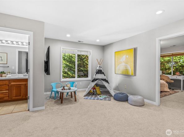 4952 160th Court SE, Bellevue WA 98006