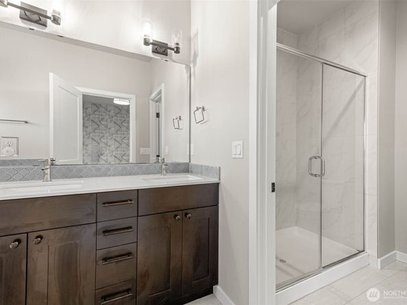 1002 Sunrise Place SW N4, Issaquah WA 98027
