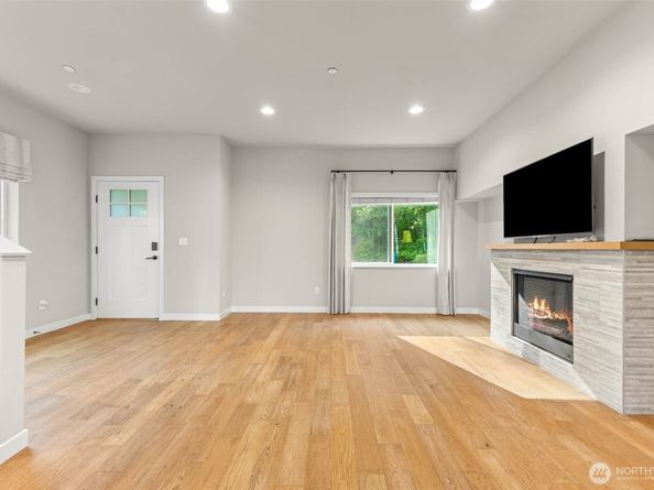 1002 Sunrise Place SW N4, Issaquah WA 98027