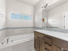 1002 Sunrise Place SW N4, Issaquah WA 98027
