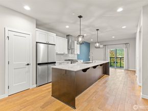 1002 Sunrise Place SW N4, Issaquah WA 98027