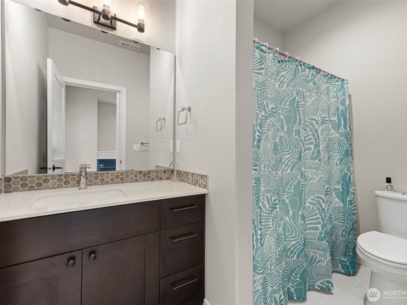 1002 Sunrise Place SW N4, Issaquah WA 98027