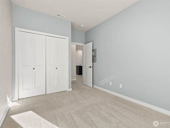 1002 Sunrise Place SW N4, Issaquah WA 98027