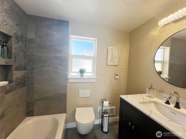 6709 Aurora Avenue N, Seattle WA 98103