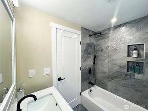 6709 Aurora Avenue N, Seattle WA 98103