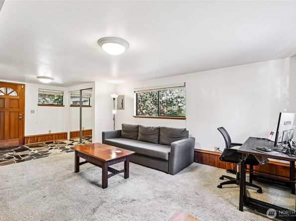 7301 19th Avenue SW, Seattle WA 98106