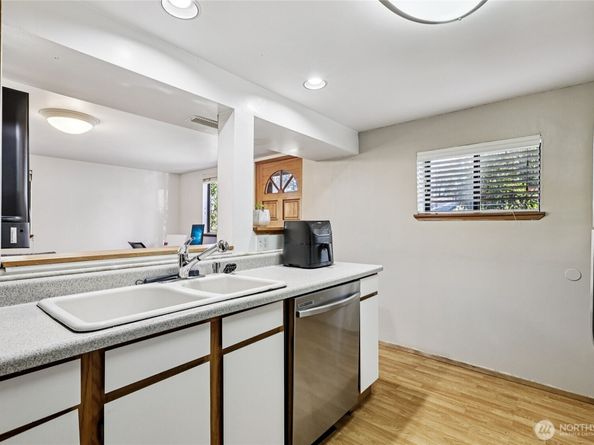 7301 19th Avenue SW, Seattle WA 98106