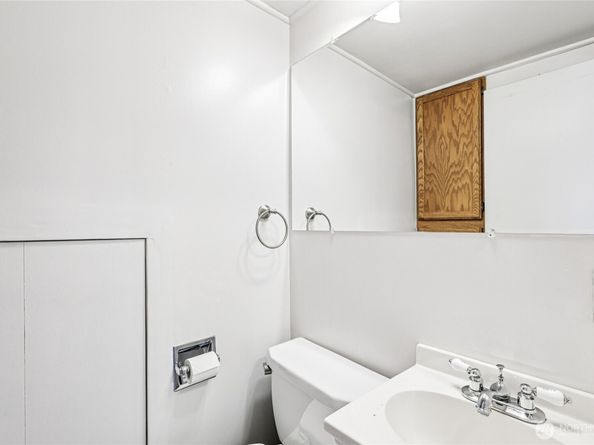 7301 19th Avenue SW, Seattle WA 98106