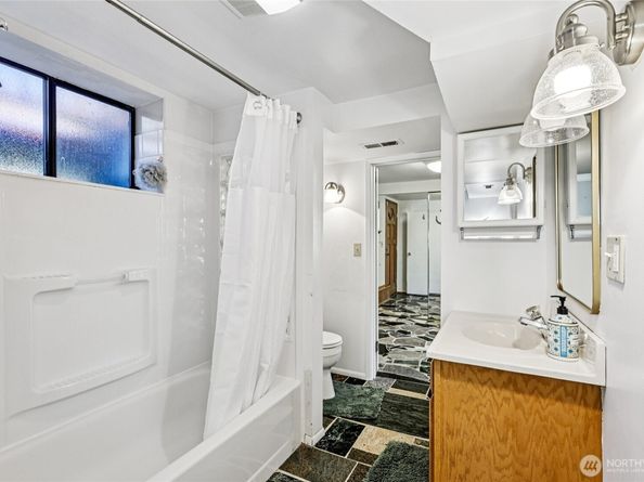 7301 19th Avenue SW, Seattle WA 98106