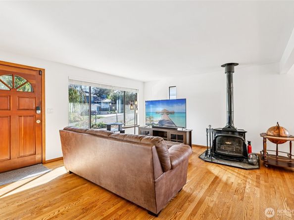 7301 19th Avenue SW, Seattle WA 98106