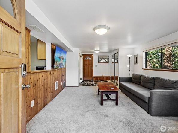 7301 19th Avenue SW, Seattle WA 98106