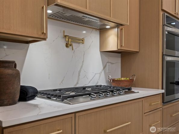 14244 NE 80th Place, Redmond WA 98052