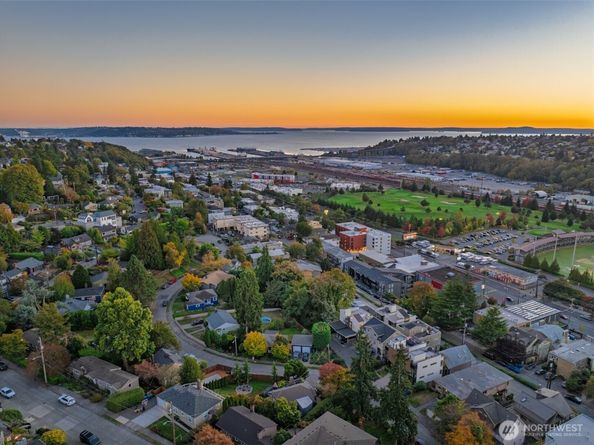 2808 14th Avenue W B, Seattle WA 98119
