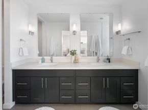 2808 14th Avenue W B, Seattle WA 98119