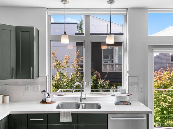 2808 14th Avenue W B, Seattle WA 98119