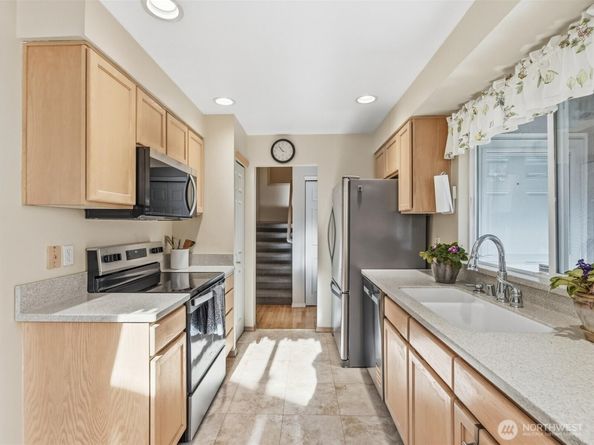 1210 58th Street SW A, Everett WA 98203