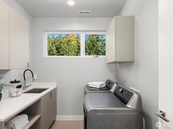 3108 92nd Avenue NE, Clyde Hill WA 98004