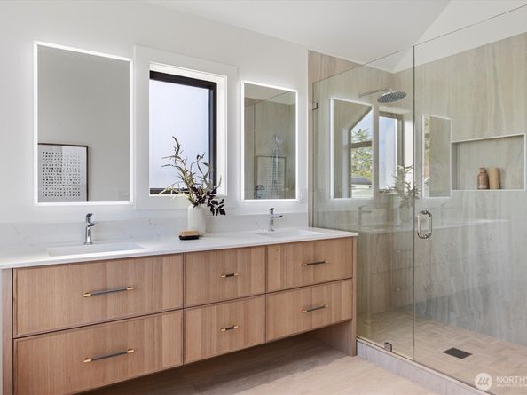2515 35th Avenue W, Seattle WA 98199