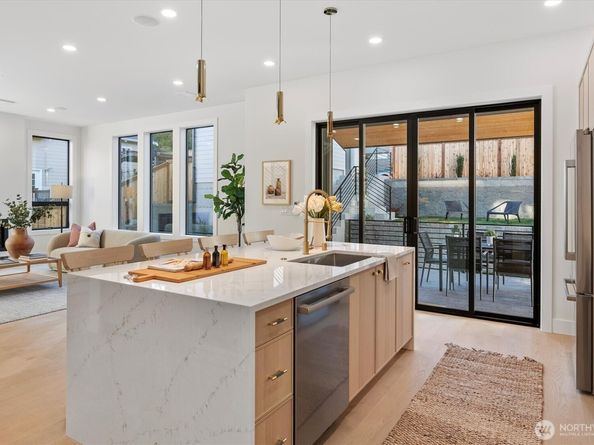 2515 35th Avenue W, Seattle WA 98199
