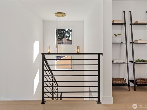 2515 35th Avenue W, Seattle WA 98199