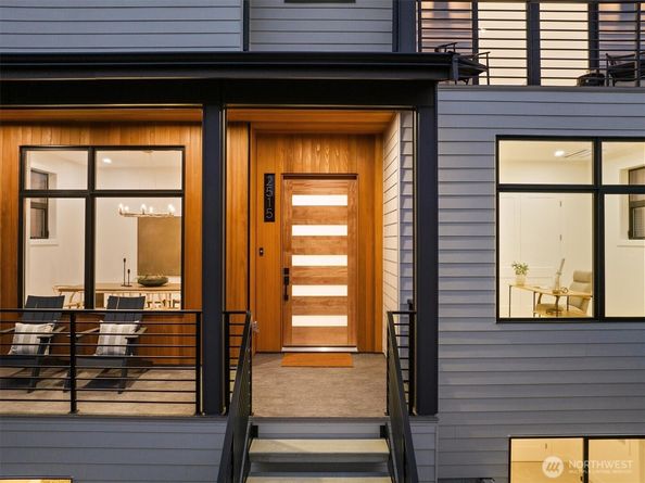 2515 35th Avenue W, Seattle WA 98199
