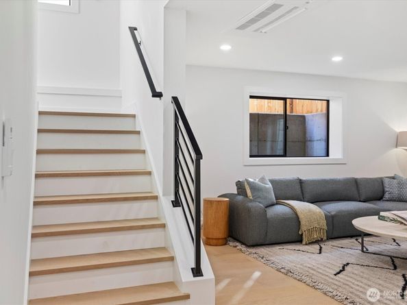 2515 35th Avenue W, Seattle WA 98199