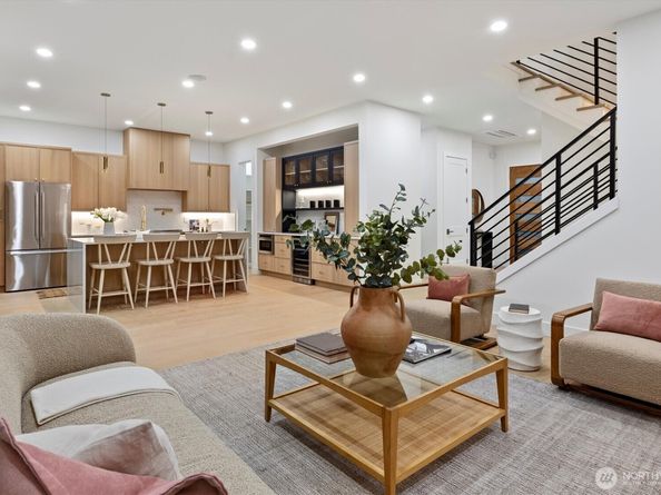 2515 35th Avenue W, Seattle WA 98199