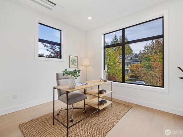 2515 35th Avenue W, Seattle WA 98199