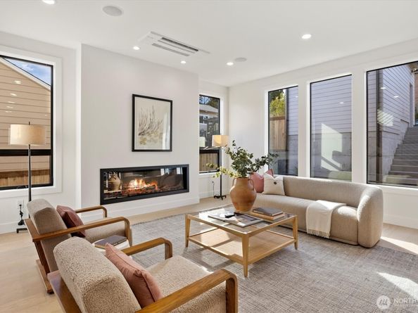 2515 35th Avenue W, Seattle WA 98199