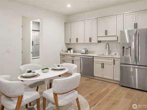419 14th Avenue W, Kirkland WA 98033