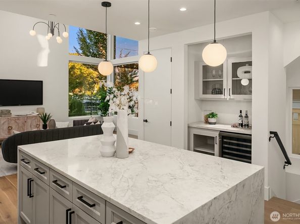 419 14th Avenue W, Kirkland WA 98033