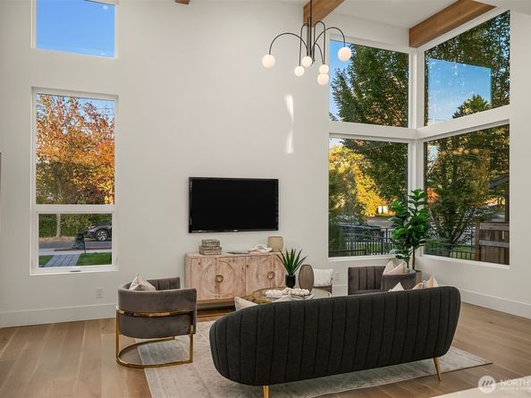 419 14th Avenue W, Kirkland WA 98033