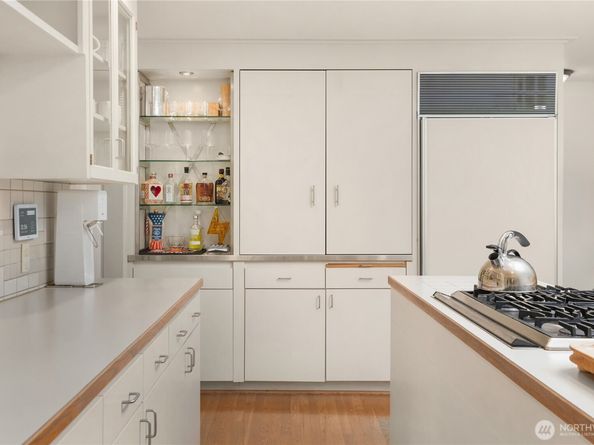 2124 Broadmoor Drive E, Seattle WA 98112