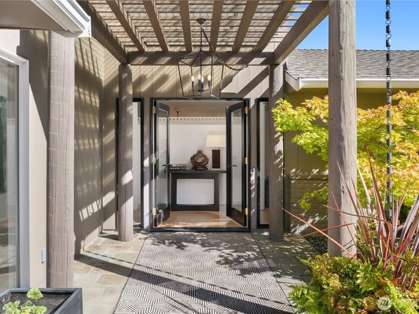 2124 Broadmoor Drive E, Seattle WA 98112