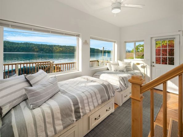 27704 Manzanita Beach Road SW, Vashon WA 98070
