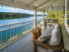 27704 Manzanita Beach Road SW, Vashon WA 98070