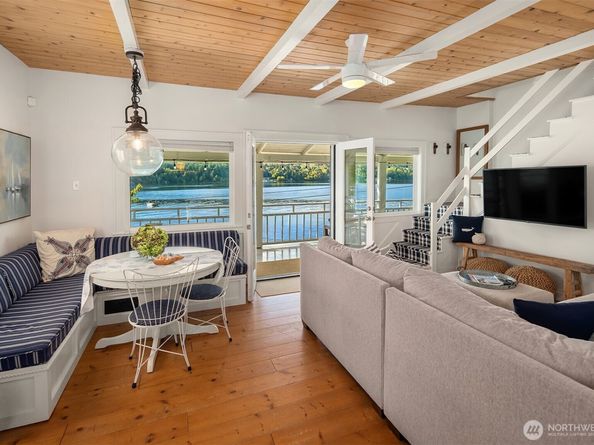 27704 Manzanita Beach Road SW, Vashon WA 98070
