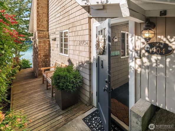 27704 Manzanita Beach Road SW, Vashon WA 98070