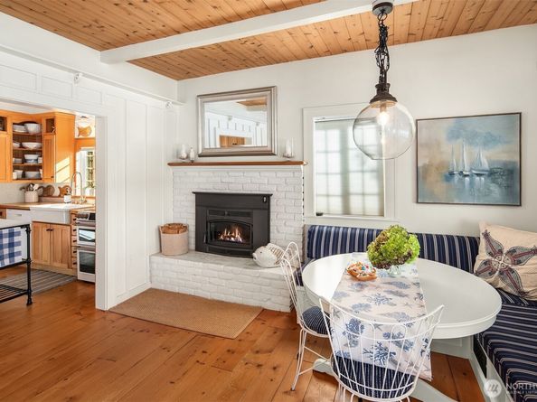 27704 Manzanita Beach Road SW, Vashon WA 98070