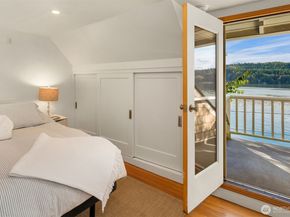 27704 Manzanita Beach Road SW, Vashon WA 98070