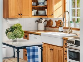 27704 Manzanita Beach Road SW, Vashon WA 98070