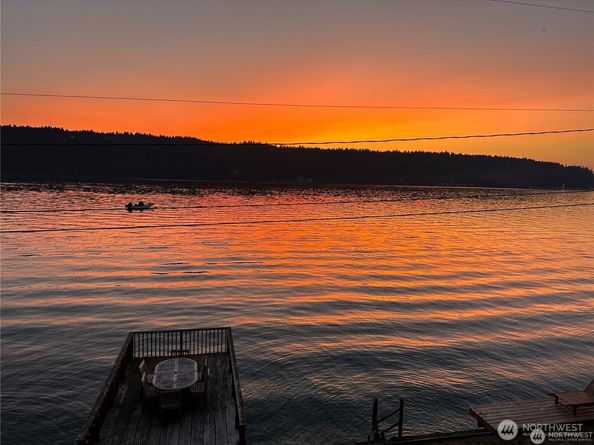 27704 Manzanita Beach Road SW, Vashon WA 98070