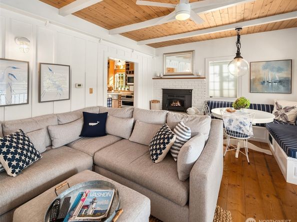 27704 Manzanita Beach Road SW, Vashon WA 98070