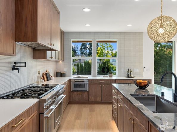 2571 26th Avenue W, Seattle WA 98199