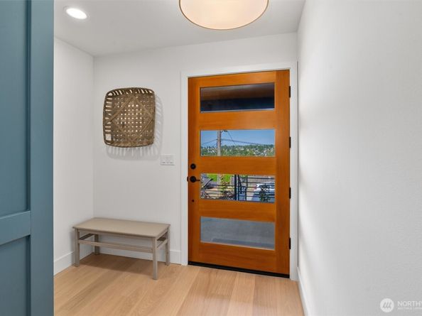 2571 26th Avenue W, Seattle WA 98199