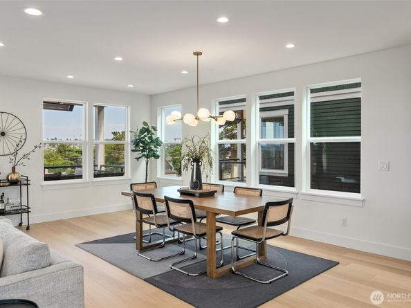 2571 26th Avenue W, Seattle WA 98199