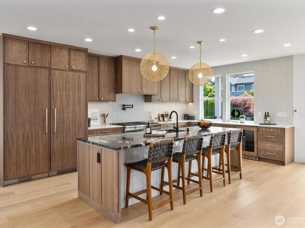 2571 26th Avenue W, Seattle WA 98199