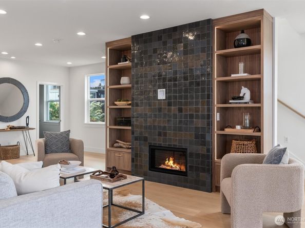 2571 26th Avenue W, Seattle WA 98199