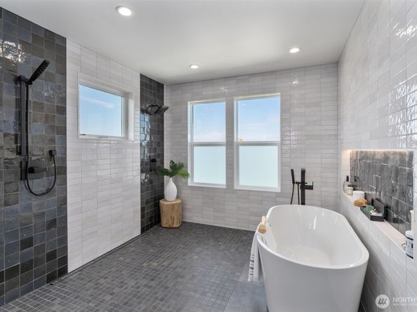 2571 26th Avenue W, Seattle WA 98199