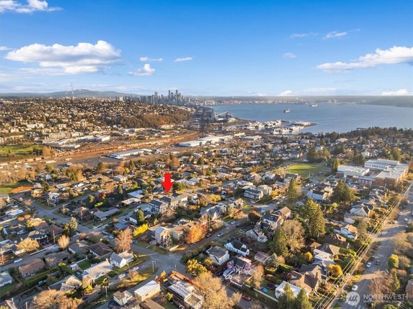 2571 26th Avenue W, Seattle WA 98199